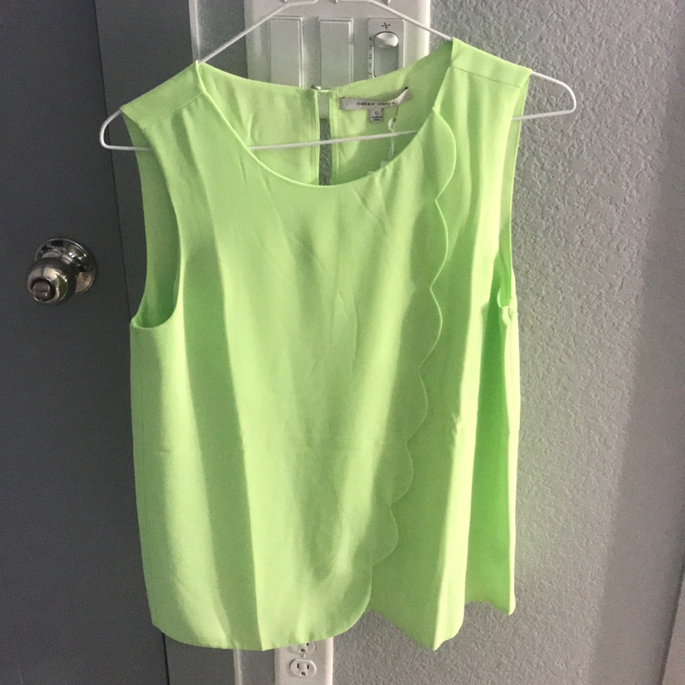 Sleeveless polyester top